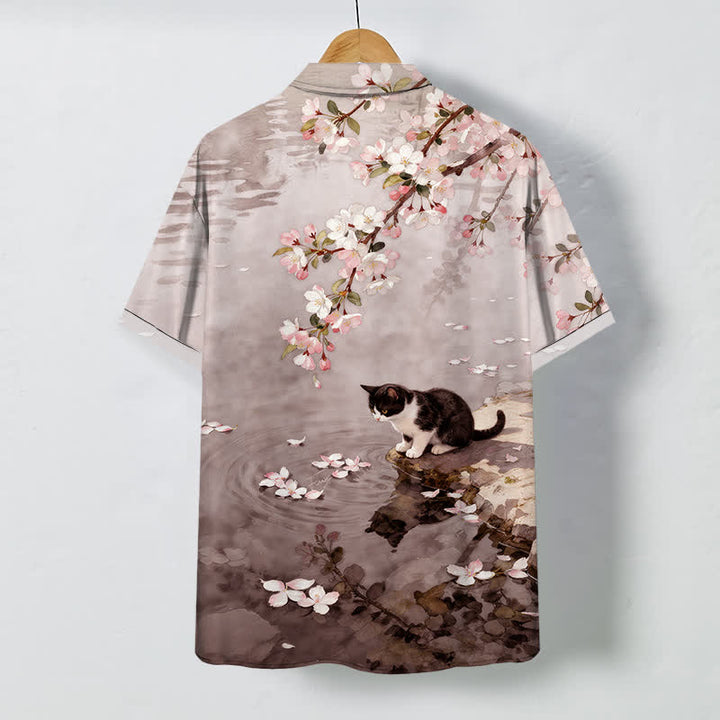 Buddha Stones Camisa de manga corta para hombre con botones y estampado de gato en flor de cerezo junto al agua, resistente a las arrugas. - image 6