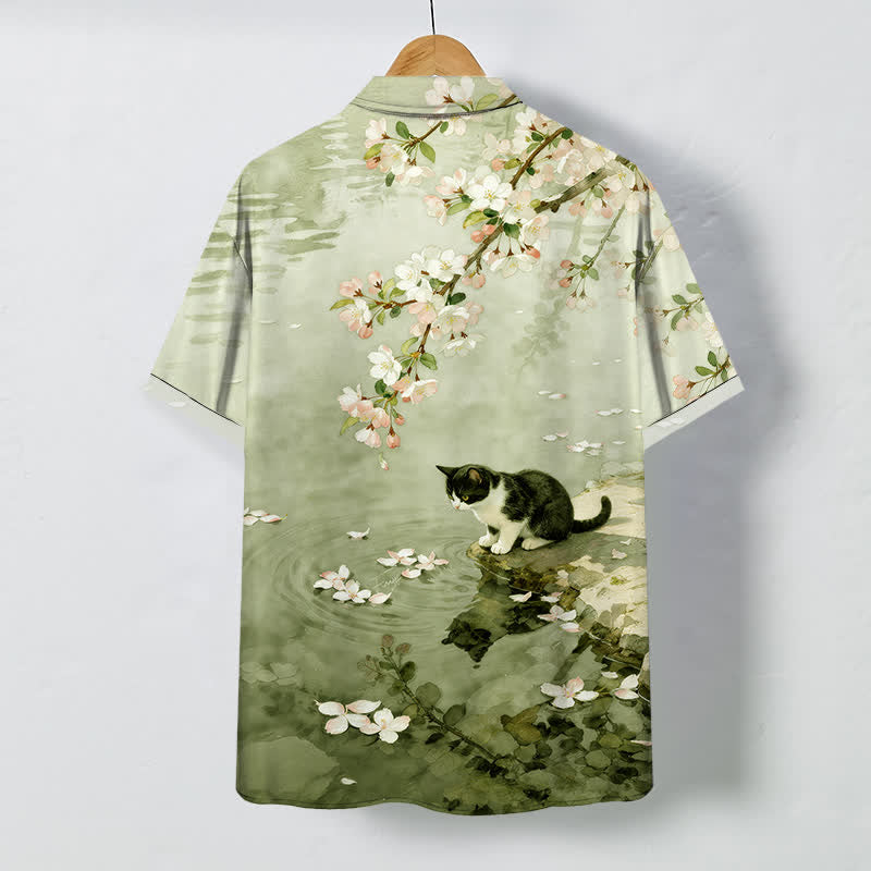 Buddha Stones Camisa de manga corta para hombre con botones y estampado de gato en flor de cerezo junto al agua, resistente a las arrugas. - image 8