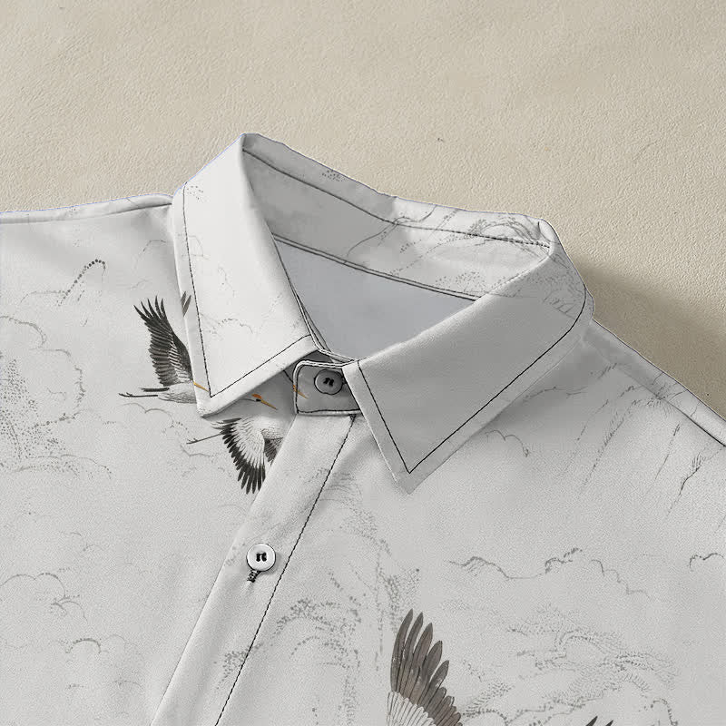 Buddha Stones Camisa transpirable de manga corta para hombre con estampado de paisaje de grullas y cordilleras, botones y diseño de tinta. - image 2
