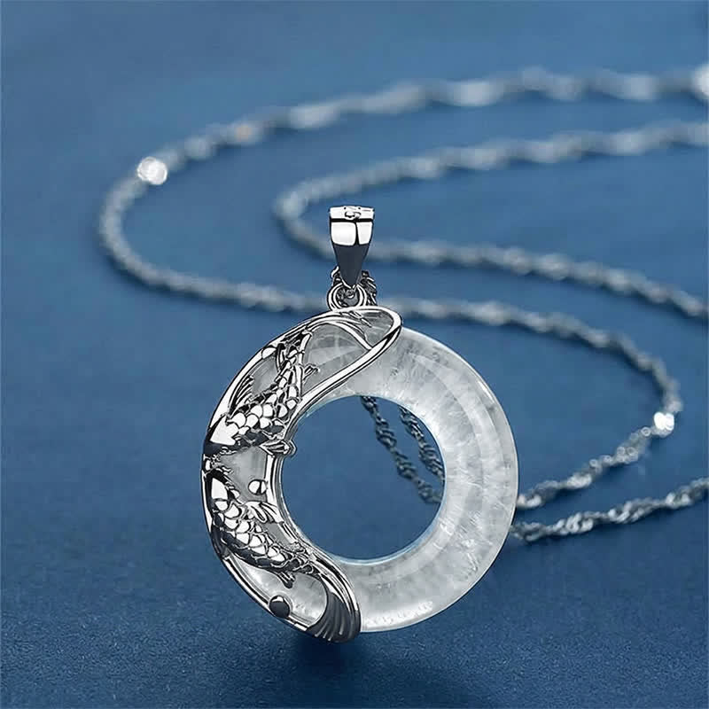 Buddha Stones Collar con colgante circular de hebilla de la suerte con forma de pez koi de cuarzo transparente - Cuarzo transparente (Protección ♥ Sanación) - image 0