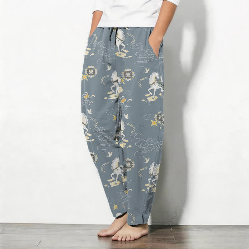 Buddha Stones Pantalones de hombre de algodón puro con estampado de flores blancas y cuello alto, cordón ajustable y corte cónico, con bolsillos. - image 1