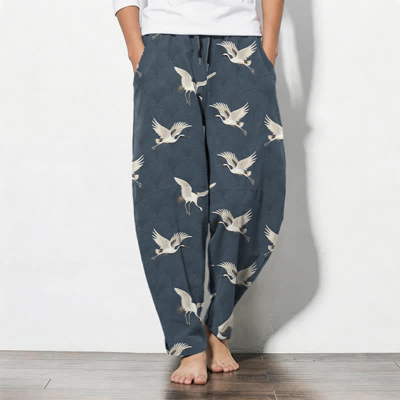 Buddha Stones Pantalones de hombre de algodón puro con estampado de grullas blancas, cordón ajustable y corte cónico con bolsillos. - Azul acero - US/UK/AU50, EU60 (5XL) - image 0