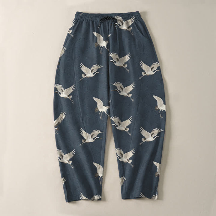 Buddha Stones Pantalones de hombre de algodón puro con estampado de grullas blancas, cordón ajustable y corte cónico con bolsillos. - image 2