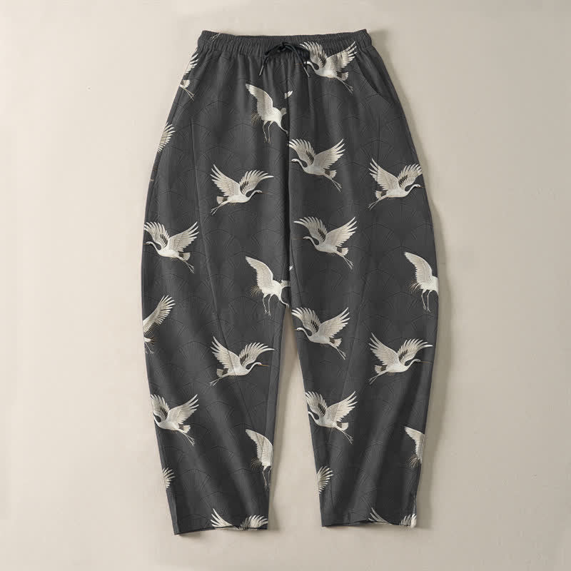 Buddha Stones Pantalones de hombre de algodón puro con estampado de grullas blancas, cordón ajustable y corte cónico con bolsillos. - image 9