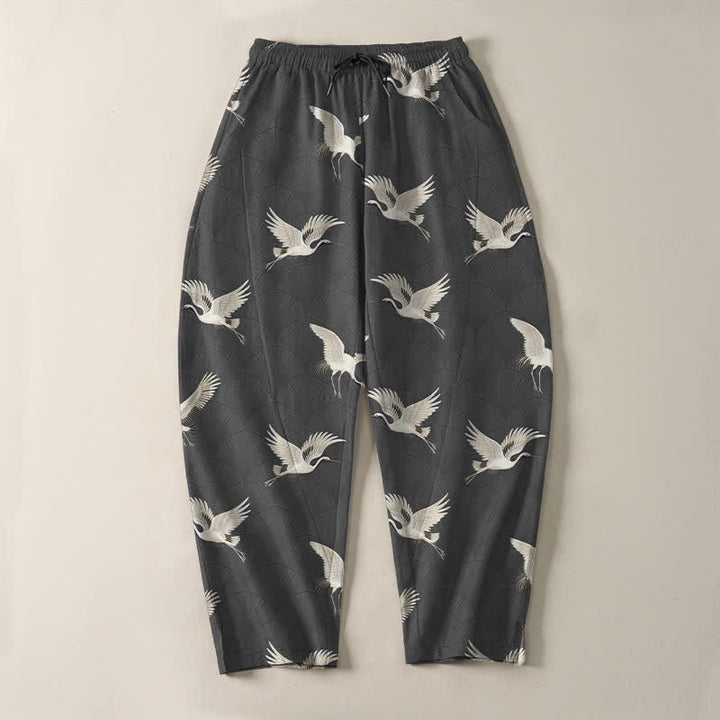 Buddha Stones Pantalones de hombre de algodón puro con estampado de grullas blancas, cordón ajustable y corte cónico con bolsillos. - image 9