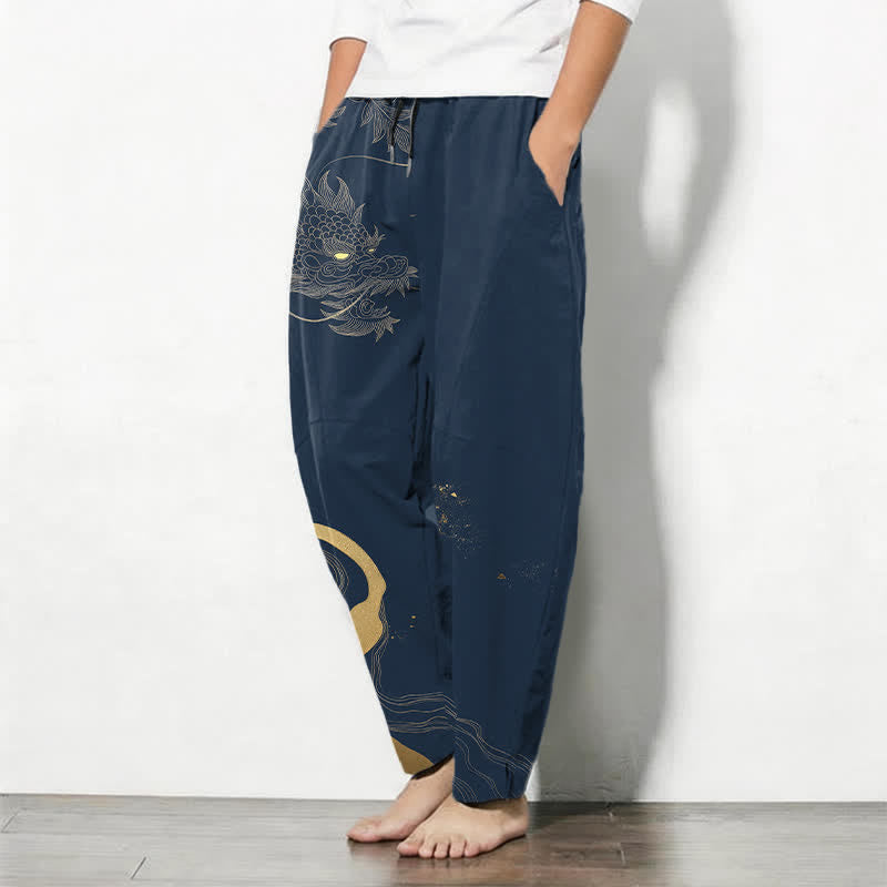 Buddha Stones Pantalones de hombre de algodón puro con estampado de nube y dragón dorado, cordón ajustable y corte cónico, con bolsillos. - image 8
