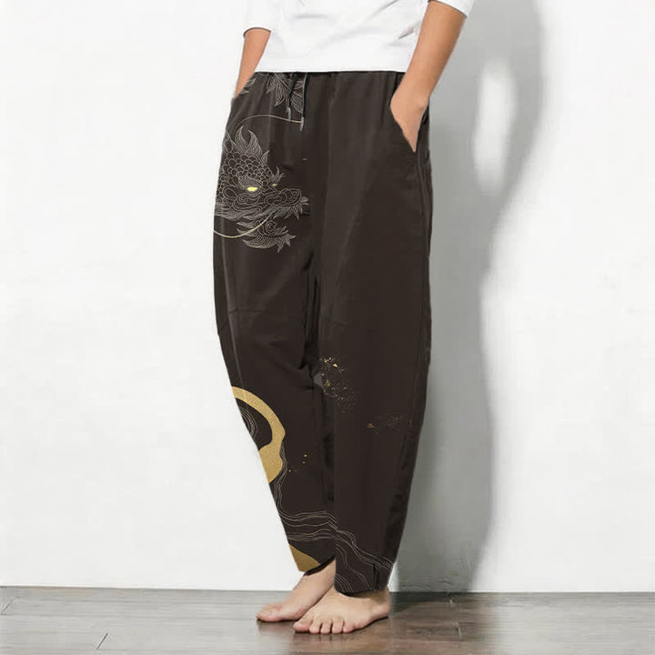 Buddha Stones Pantalones de hombre de algodón puro con estampado de nube y dragón dorado, cordón ajustable y corte cónico, con bolsillos. - image 12