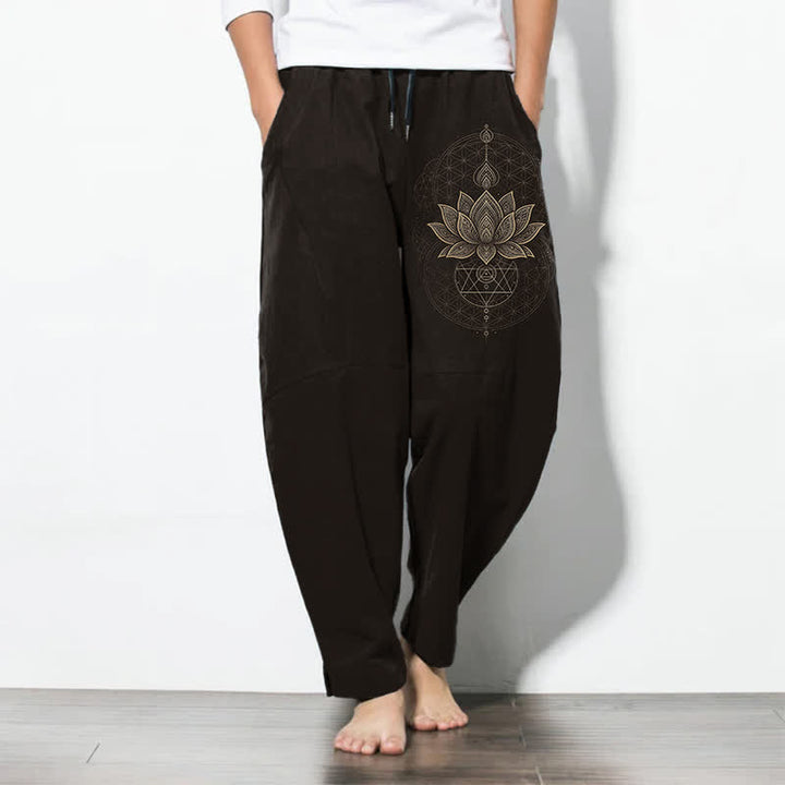 Buddha Stones Pantalones de hombre de algodón puro con estampado geométrico de mandala de loto, cordón ajustable y corte cónico, con bolsillos. - Negro - US/UK/AU50, EU60 (5XL) - image 0