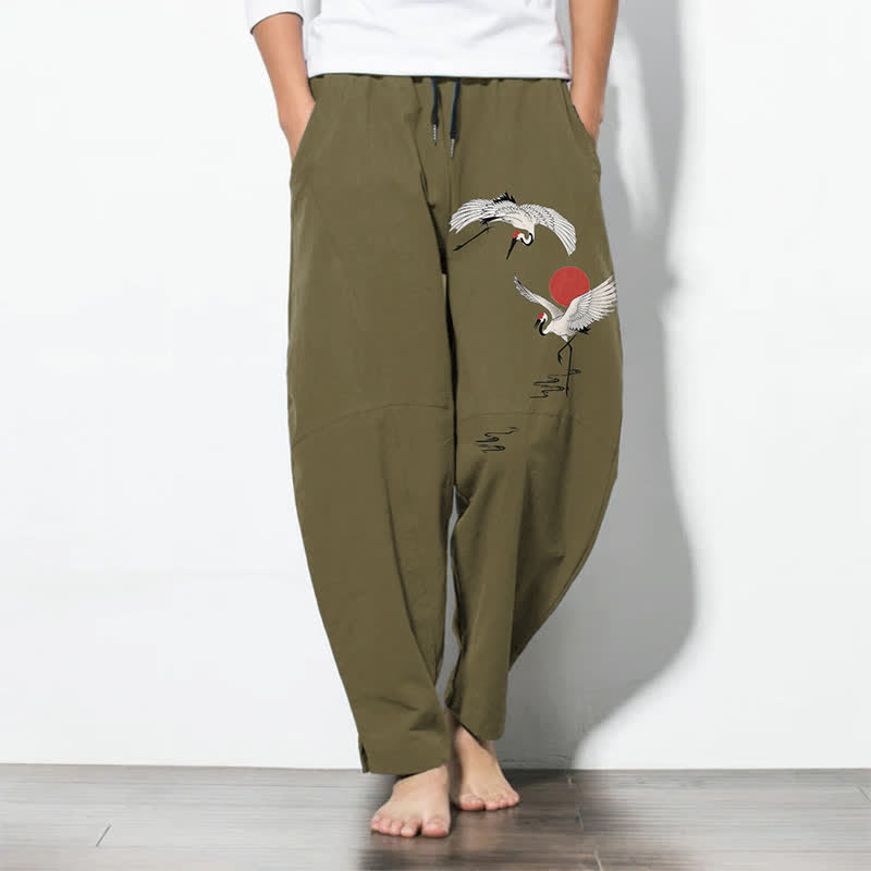 Buddha Stones Pantalones de hombre de algodón puro con estampado de grulla y sol rojo, corte ajustado, cordón y bolsillos. - Aceituna - US/UK/AU50, EU60 (5XL) - image 7