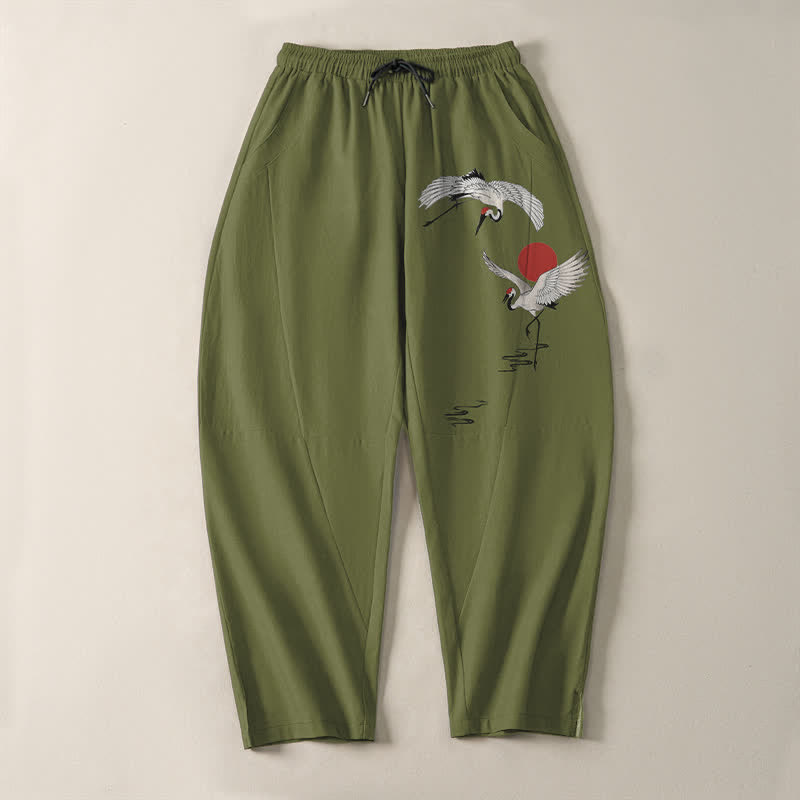 Buddha Stones Pantalones de hombre de algodón puro con estampado de grulla y sol rojo, corte ajustado, cordón y bolsillos. - image 13