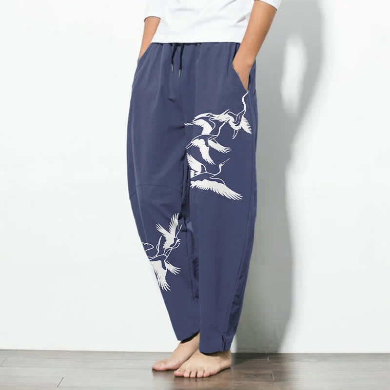 Buddha Stones Pantalones de hombre de algodón puro con estampado de grullas voladoras, cordón ajustable y corte cónico, con bolsillos. - image 1