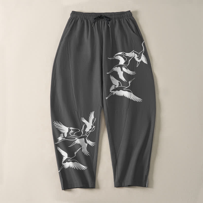 Buddha Stones Pantalones de hombre de algodón puro con estampado de grullas voladoras, cordón ajustable y corte cónico, con bolsillos. - image 9