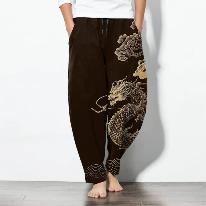 Buddha Stones Pantalones de hombre de algodón puro con estampado de nube y dragón dorado, cordón ajustable y corte cónico, con bolsillos. - Marrón silla de montar - US/UK/AU50, EU60 (5XL) - image 0
