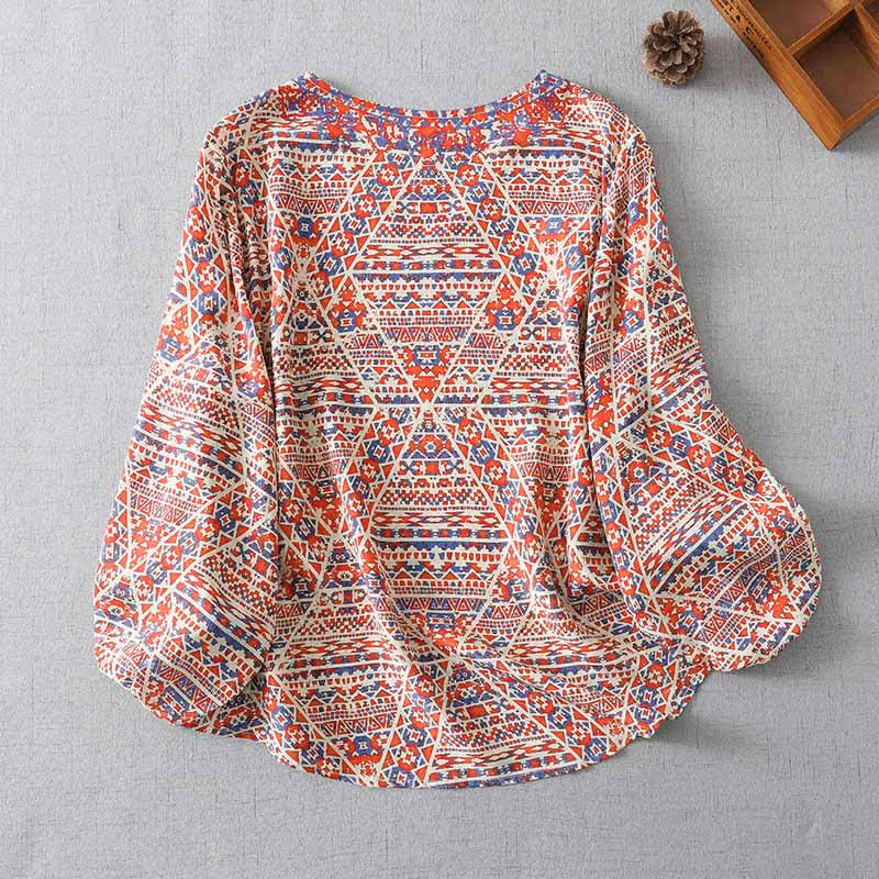 Buddha Stones Camiseta de manga larga para mujer con cuello en V, estampado geométrico rojo estilo boho vintage de verano - image 1