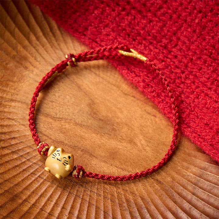 Buddha Stones Pulsera de energía protectora con forma de gato de la suerte de cobre y cuerda roja - image 1