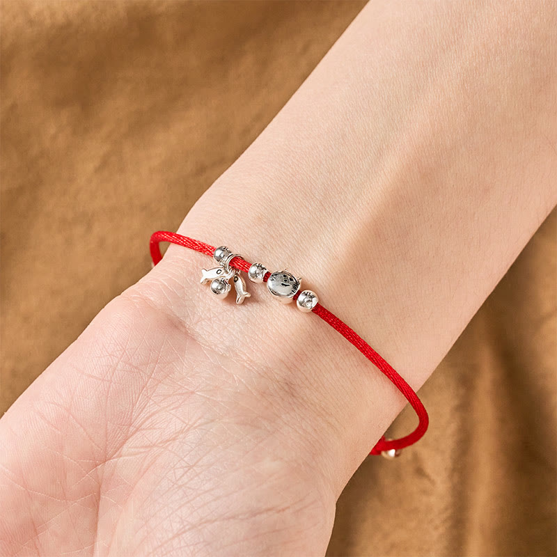 Buddha Stones Pulsera de plata de ley 925 con lindo diseño de gato y pez, con hilo rojo y símbolo de bendición. - image 4