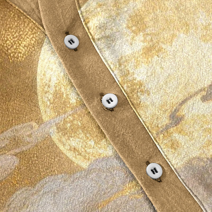 Buddha Stones Camisa de manga corta con medio botón para hombre, de algodón, con estampado de luna, nube y montaña. - image 3