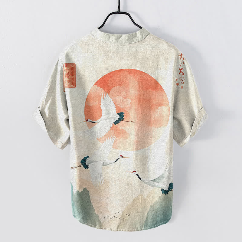 Buddha Stones Camisa de manga corta con medio botón para hombre, de algodón, con estampado de grullas volando y sol rojo. - image 1