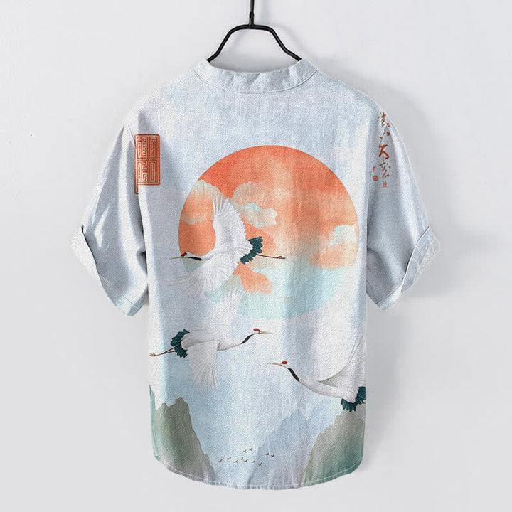 Buddha Stones Camisa de manga corta con medio botón para hombre, de algodón, con estampado de grullas volando y sol rojo. - image 4