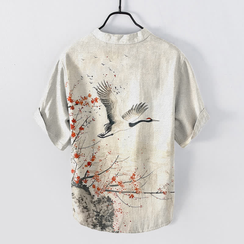 Buddha Stones Camisa de manga corta con medio botón para hombre, de algodón, con estampado de grullas y flores de ciruelo. - image 1