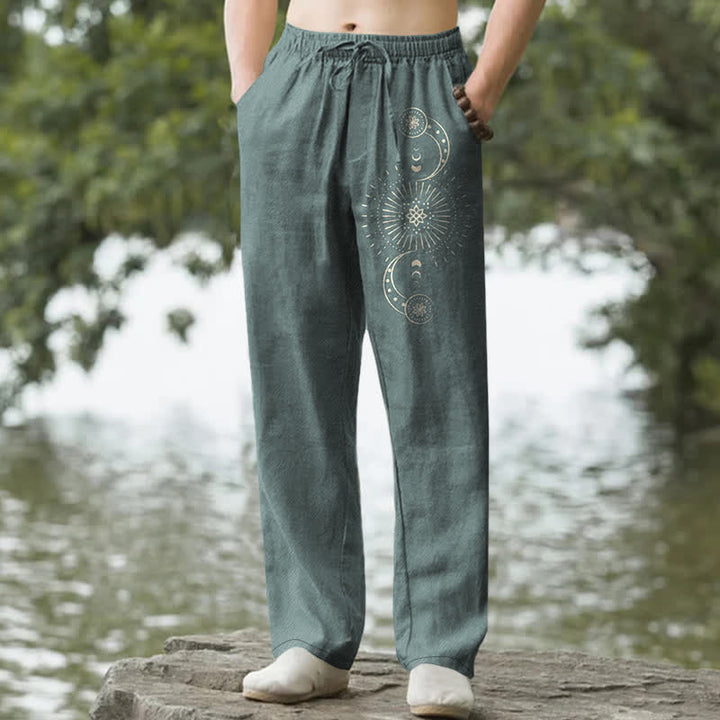 Buddha Stones Pantalones de hombre de algodón con estampado de mandala de fases lunares, corte ajustado y bolsillos. - Azul cadete - US/UK/AU50, EU60 (5XL) - image 4