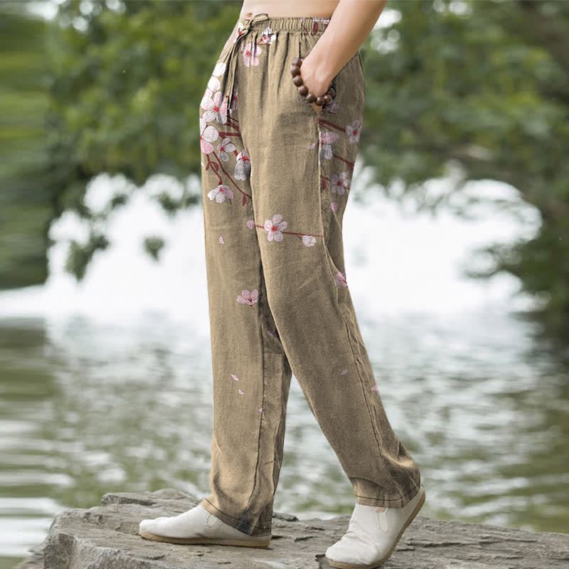 Buddha Stones Pantalones de hombre de algodón rosa con estampado de flores de cerezo y corte ajustado, con bolsillos. - image 5