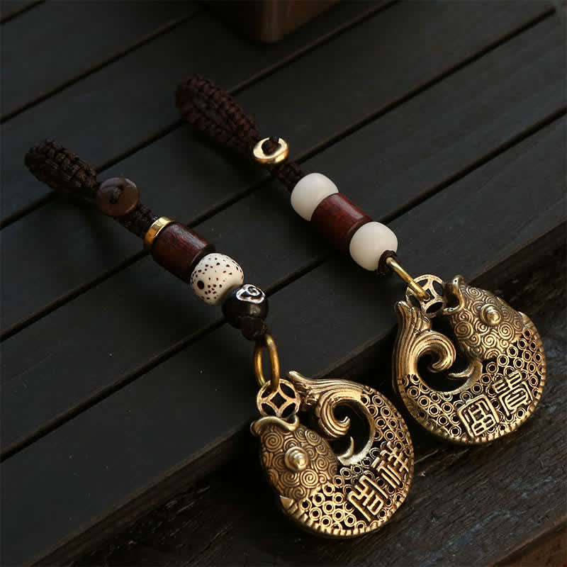 Buddha Stones Llaveros redondos trenzados con dije de pez koi de latón para el éxito - image 13