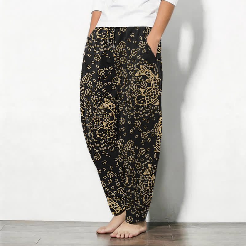 Buddha Stones Pantalones de hombre de algodón puro con estampado floral de peces koi dorados, cordón ajustable y corte cónico, con bolsillos. - image 1