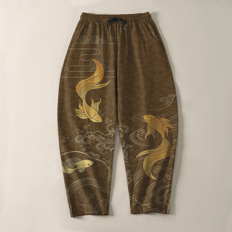 Buddha Stones Pantalones de hombre de algodón puro con estampado de olas y peces koi dorados, cordón ajustable y corte cónico, con bolsillos. - image 9
