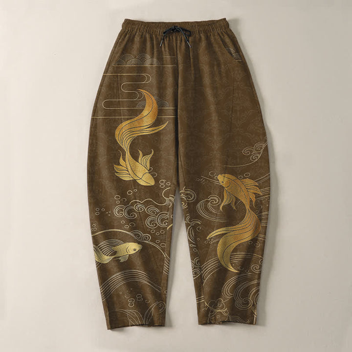 Buddha Stones Pantalones de hombre de algodón puro con estampado de olas y peces koi dorados, cordón ajustable y corte cónico, con bolsillos. - image 9
