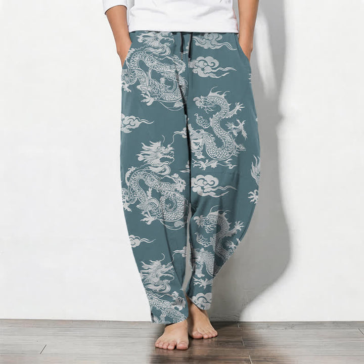 Buddha Stones Pantalones de hombre de algodón puro con estampado de nube de dragón oscuro, cordón ajustable y corte cónico, con bolsillos. - Azul cadete - US/UK/AU50, EU60 (5XL) - image 7