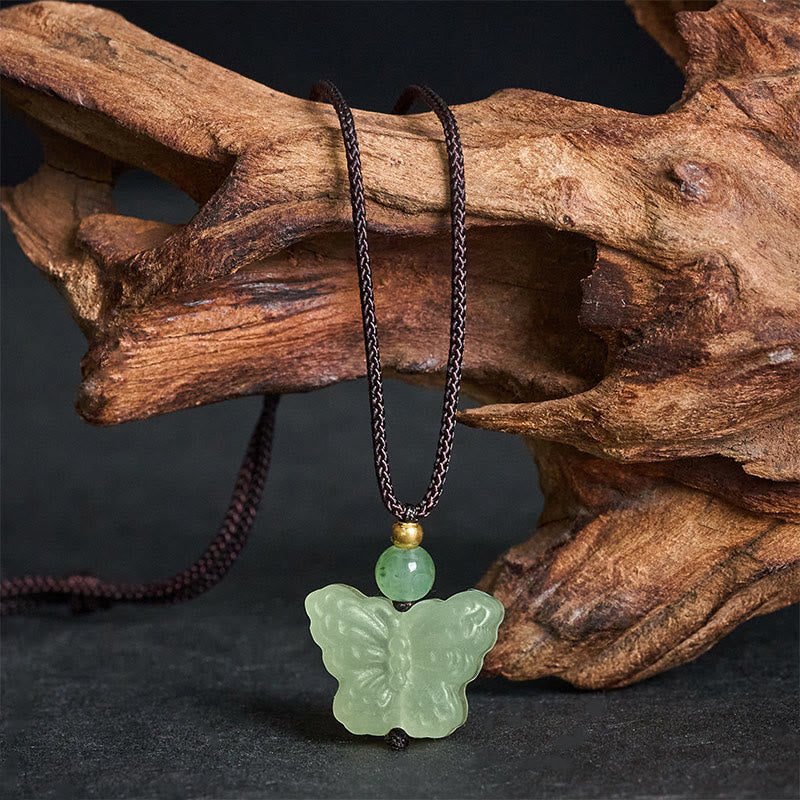 Buddha Stones Collar con colgante tallado a mano con forma de mariposa de jade Xiuyan - image 1