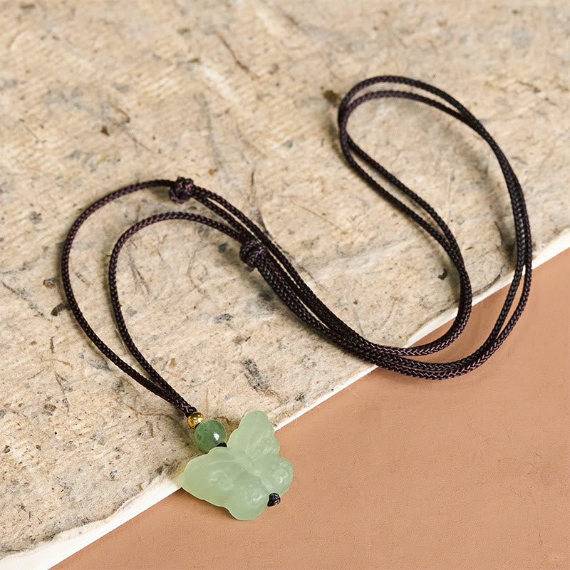 Buddha Stones Collar con colgante tallado a mano con forma de mariposa de jade Xiuyan - image 2