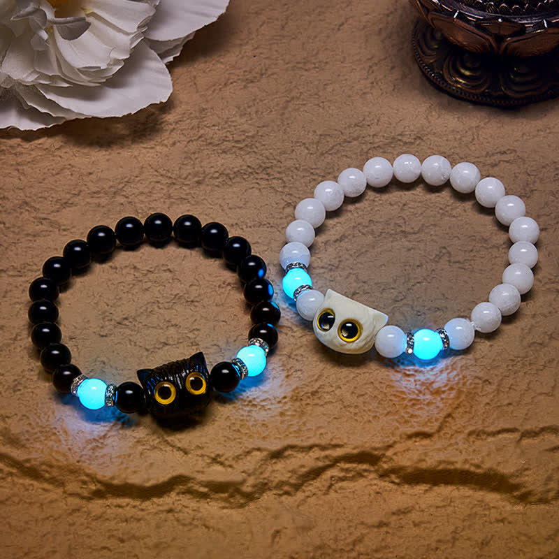 Buddha Stones Pulsera de cuentas de pureza con cabeza de gato de ojos grandes, obsidiana negra y calcedonia blanca - image 0