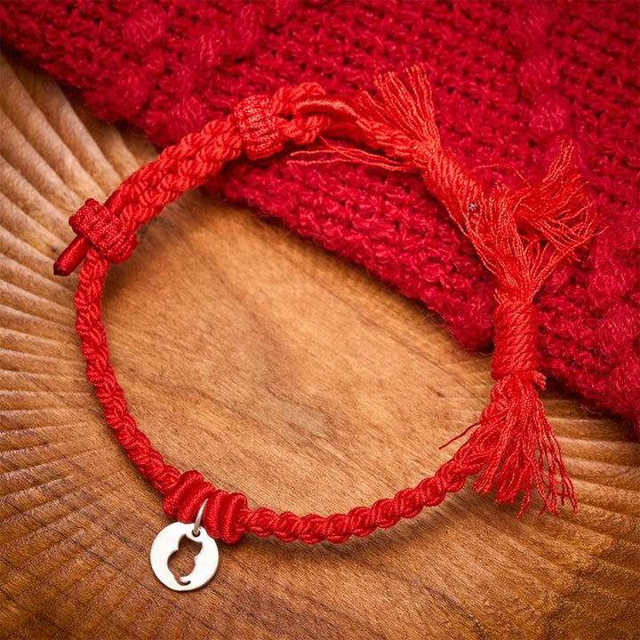 Buddha Stones Pulsera con dije de plata de ley 925 con diseño redondo hueco y cordón rojo de gato protector. - Rojo (circunferencia de la muñeca: 14-17 cm) - image 0