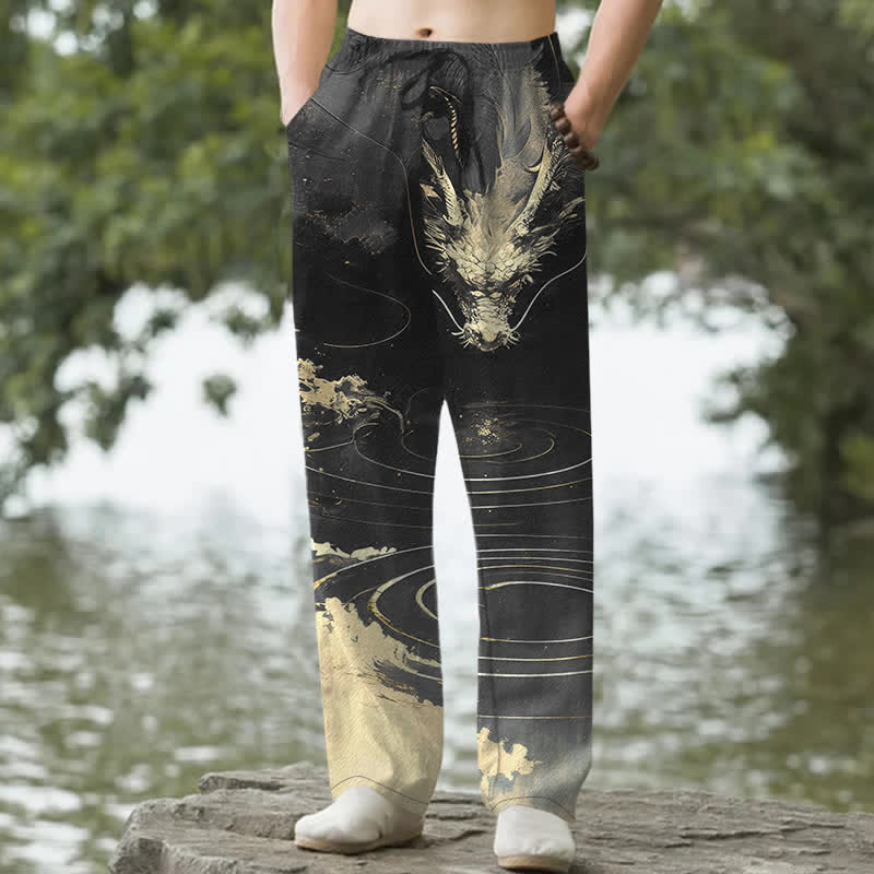 Buddha Stones Pantalones de hombre de algodón con estampado de ondas de dragón dorado y corte ajustado, con bolsillos. - Negro - US/UK/AU50, EU60 (5XL) - image 4