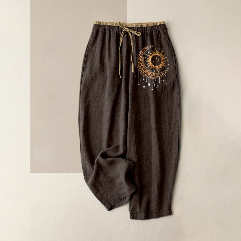 Buddha Stones Pantalones de mujer de algodón puro con estampado de sol y luna celestiales, cintura elástica y bolsillos. - Marrón silla de montar - US16，UK/AU20，EU48 (3XL) - image 4