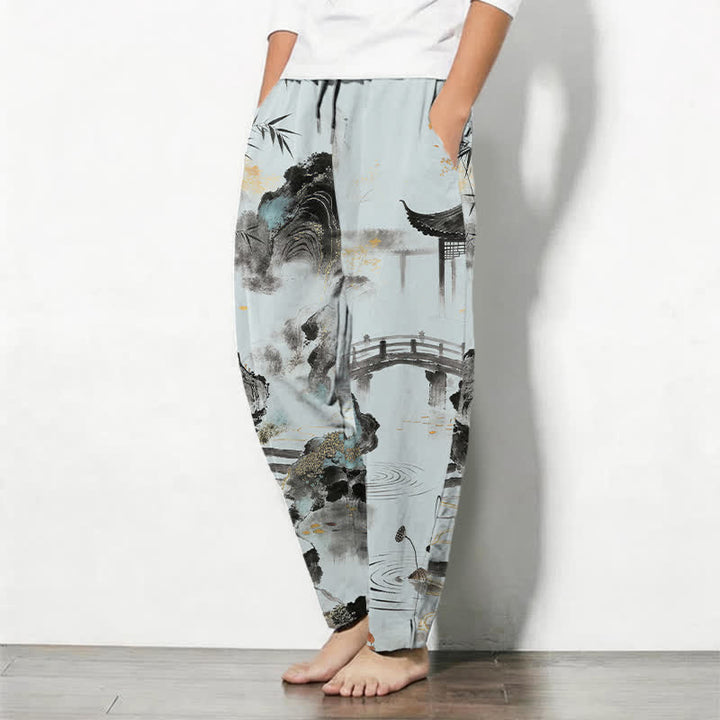 Buddha Stones Pantalones de hombre de algodón puro con estampado de paisaje de bambú, cordón ajustable y corte cónico, con bolsillos. - image 8