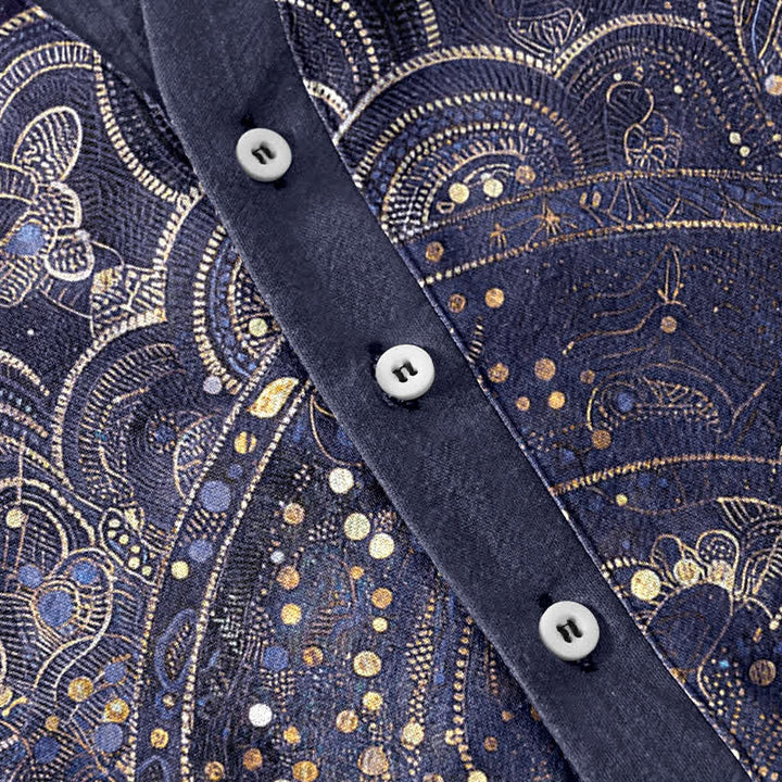 Buddha Stones Camisa de manga corta con medio botón para hombre, de algodón, con estampado de mandala dorado y galaxia. - image 3