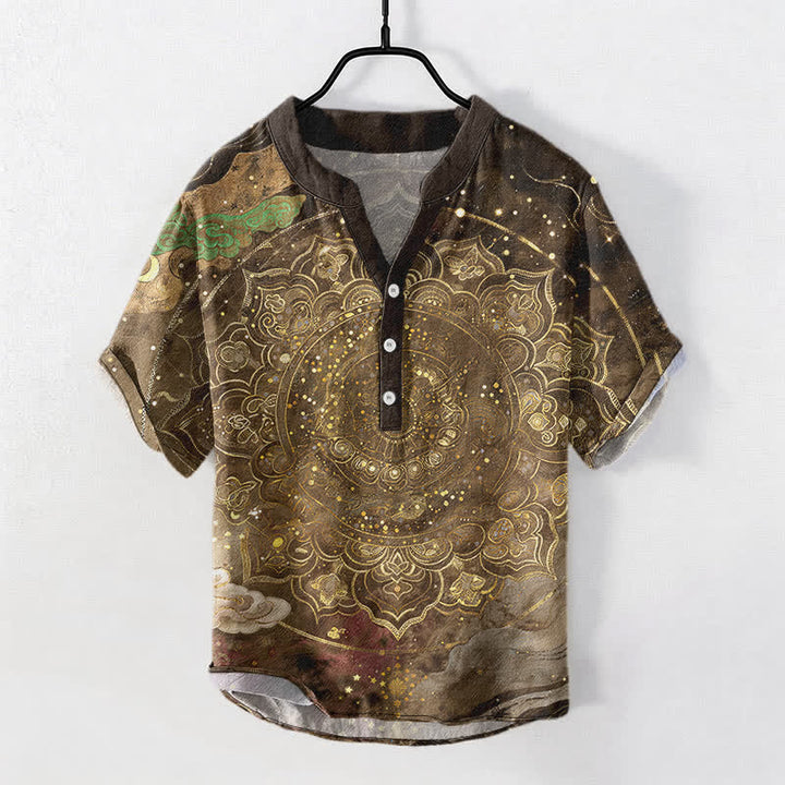 Buddha Stones Camisa de manga corta con medio botón para hombre, de algodón, con estampado de mandala dorado y galaxia. - Vara de oro oscura - US/UK/AU50, EU60 (5XL) - image 7
