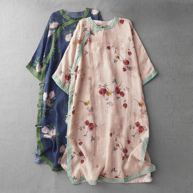 Vestido midi de manga corta con estampado de flores de granada, orquídeas y botones de rana, con abertura lateral y diseño de Buddha Stones. - image 0