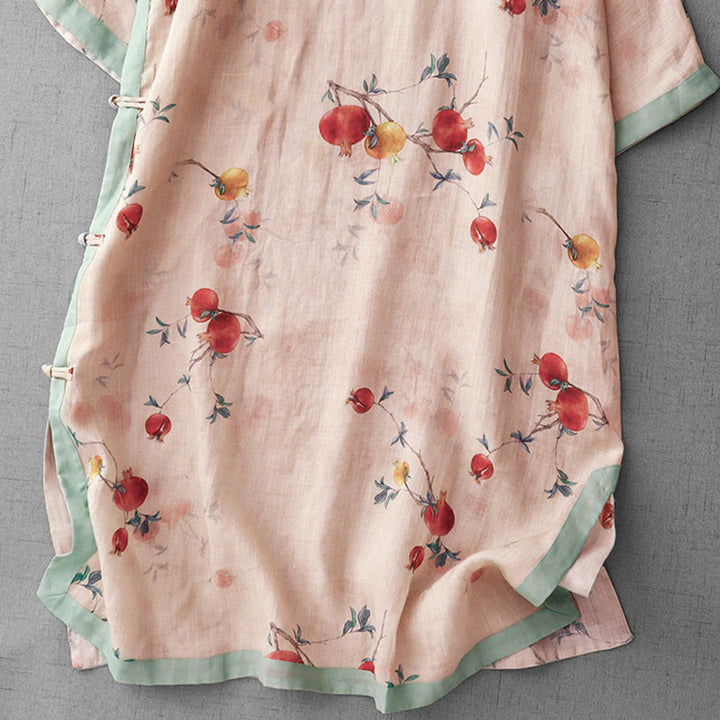 Vestido midi de manga corta con estampado de flores de granada, orquídeas y botones de rana, con abertura lateral y diseño de Buddha Stones. - image 4