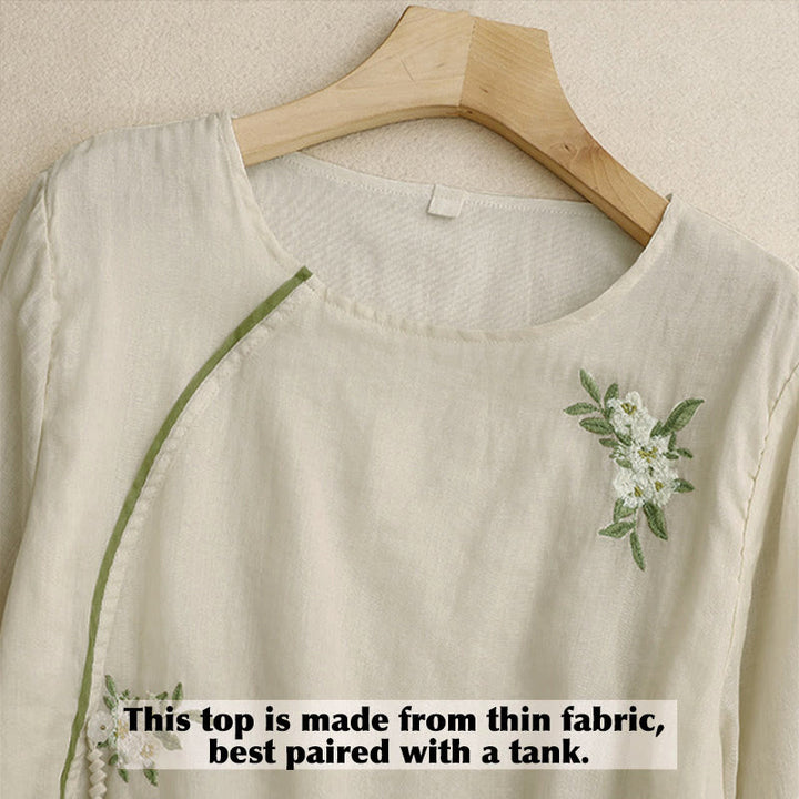 Camisa de mujer de manga tres cuartos con cuello redondo y bordado floral verde y Buddha Stones en color beige. - image 2