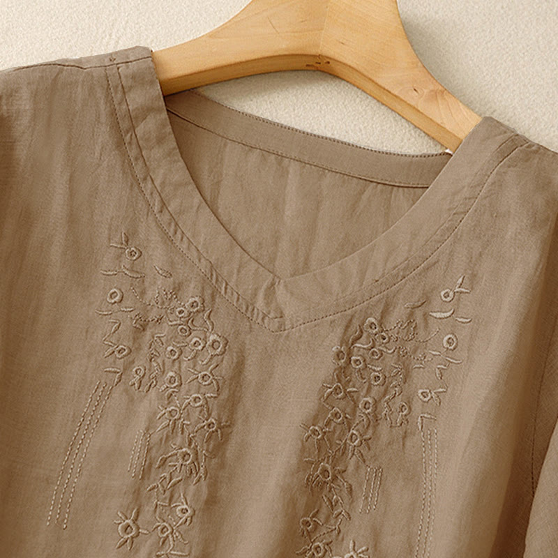 Camisa informal de manga corta con cuello en V y diseño floral bordado con Buddha Stones para mujer. - image 14