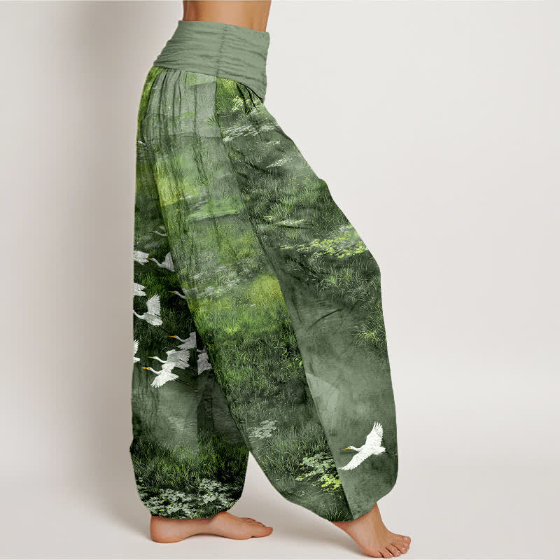 Buddha Stones Pantalones harem de mujer con cintura elástica y estampado de pájaros voladores en un lago de algodón. - image 9