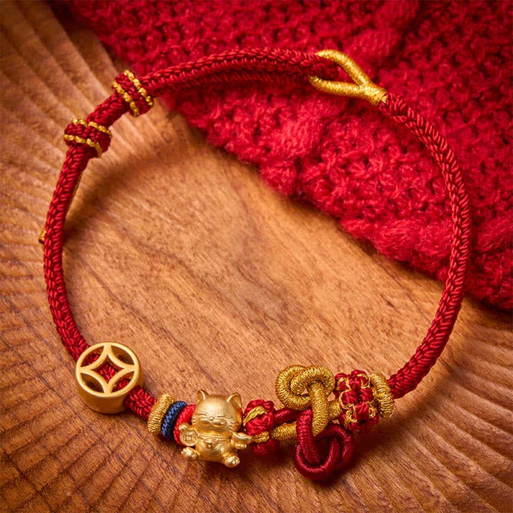 Buddha Stones Pulsera trenzada de protección con hilo rojo y diseño de gato dorado de la suerte - Rojo oscuro - image 0
