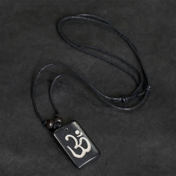 Buddha Stones Collar con colgante OM tibetano de atención plena, tallado a mano en cuentas de hueso. - image 1