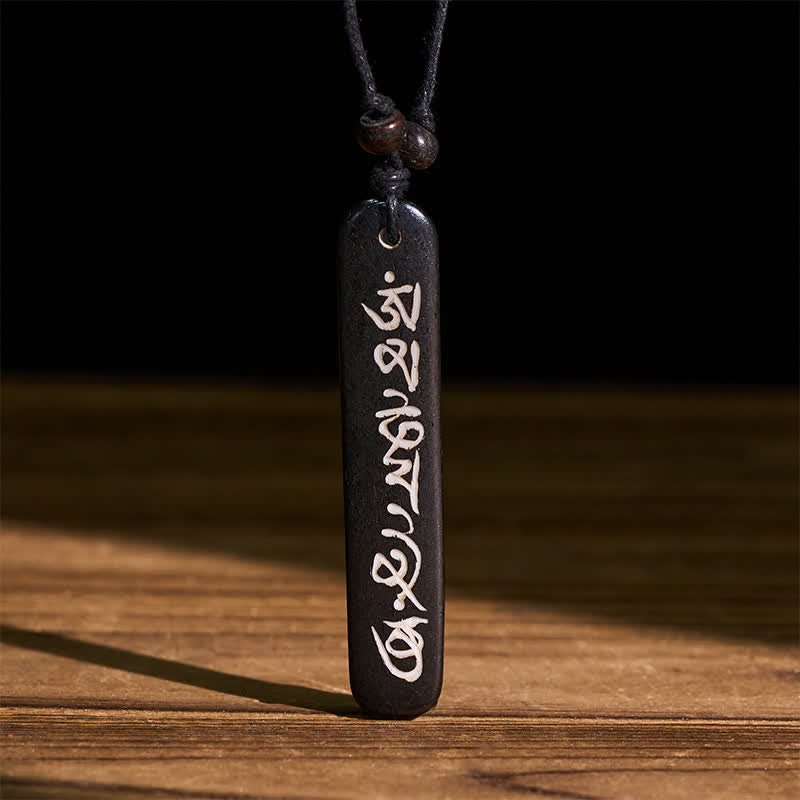 Buddha Stones Collar con colgante de la paz Om Mani Padme Hum de cuentas de hueso talladas a mano - Om Mani Padme Hum (Amor ♥ Enfoque) - image 0