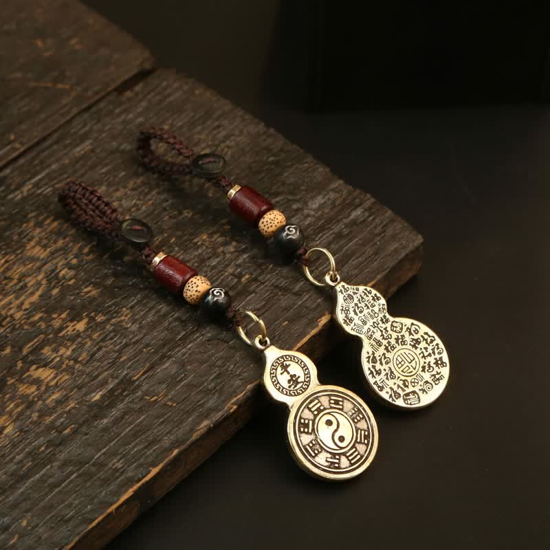 Buddha Stones Llavero amuleto de protección con colgante de calabaza Bagua Pi Xiu de latón con cinco monedas de emperador - image 0