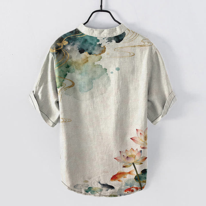 Buddha Stones Camisa de manga corta con medio botón para hombre, de algodón, con estampado de peces koi y loto. - image 1